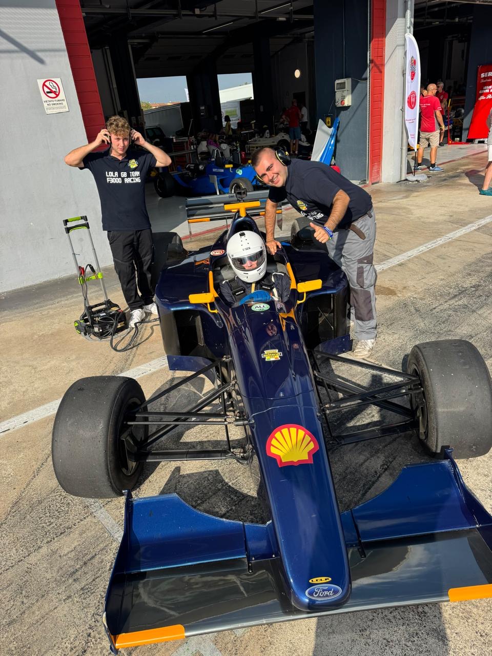 GB dentro da Lola